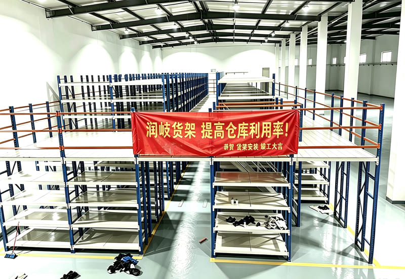 润岐承接贵州某电机制造公司仓库中型层板阁楼式货架及重型横梁托盘式货架项目